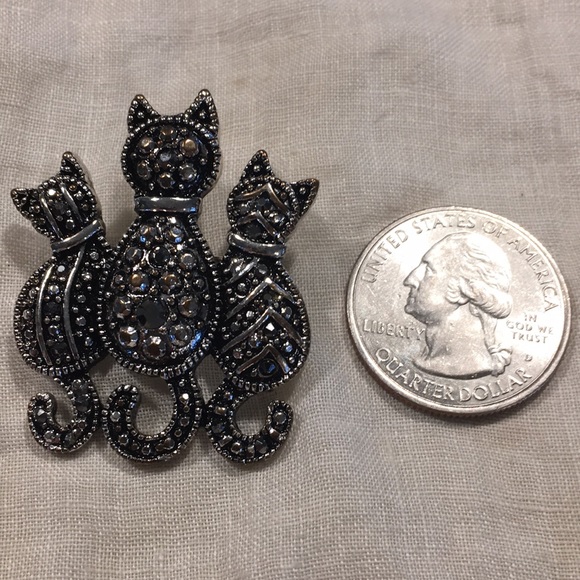 Cat Backs Trio Marquisate Brooch - Picture 6 of 9